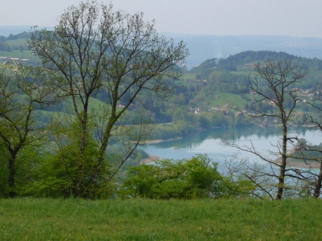 Lac d'Aiguebelette, depuis le parking les Allemands, avr. 2007