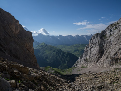 Au loin, la Pointe Percée