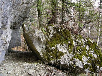 Belledigue, rocher en équilibre