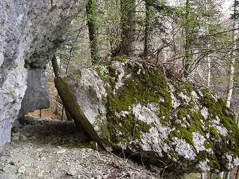 Belledigue, rocher en équilibre