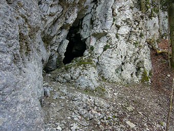 Belledigue, une grotte au pied de la falaise