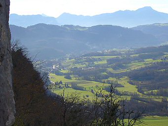 Au pied des barres rocheuses au dessus de Verel de Montbel