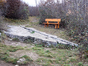 Banc de bois de la Pierre Vire, Saint-Maurice-de-Rotherens