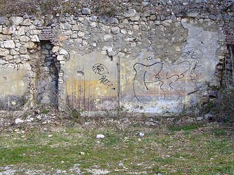 Vestige d'un mur des Villas Doria, Novalaise, Avant Pays Savoyard