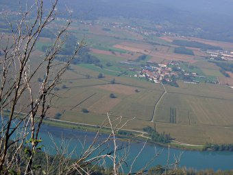 Le hameau de Bovinel dans la vallée du Rhône - Yenne, Savoie