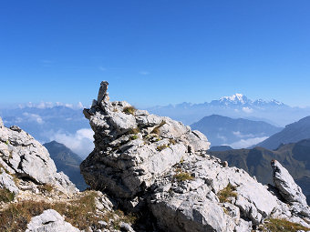 Pierre dressée sur l'arête Sud du Mont Trélod