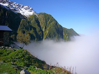 Pied de l'arête Nord Ouest des pointes de la Porte d'Église