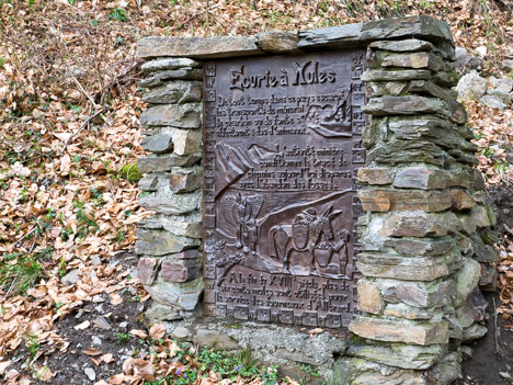 Plaque de fonte de l'écurie à mules, Sentier du Fer