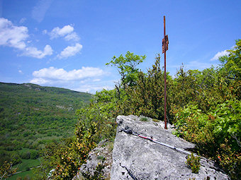 Signal géodésique sur la crête du Mont Gela