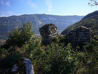 Donjon du château de Tavollet