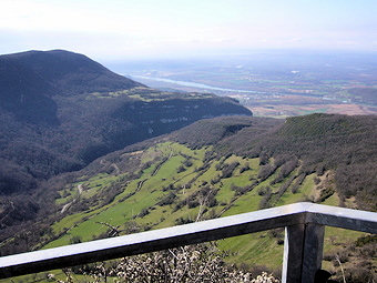 Au Rocher de Cuny, Bénonces