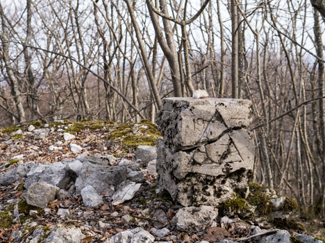 Vieille borne de la Montagne de Tentanet