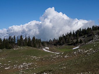 Ambiance jurassienne sous les nuages