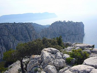 Sur l'arête des falaises du Devenson