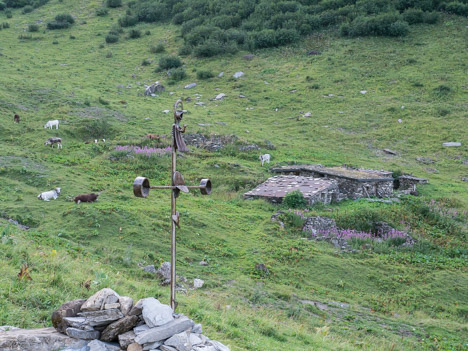 Croix et chalets du Plan de Zore