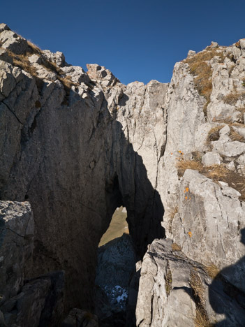 Arche-brèche sur la crête des Cornettes de Bise