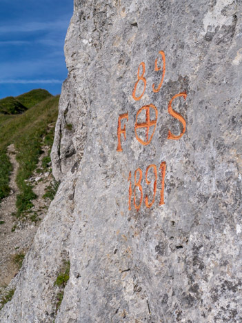 Borne frontière franco-suisse