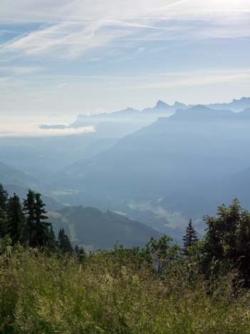 Dent et Ch^teau d'Oche au loin