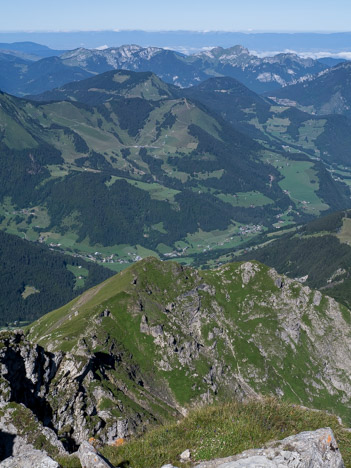 La Montagne de Pertuis, domine Abondance