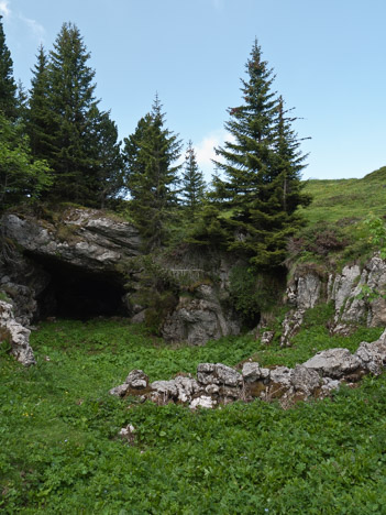 Grottesous le Col de Belles Ombres