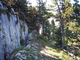 Le long de la faille de la Cheminée du Paradis