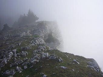 Au bord des falaises du Mont Outheran