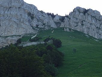 Arête Sud du Petit Som coupée par le couloir d'accès