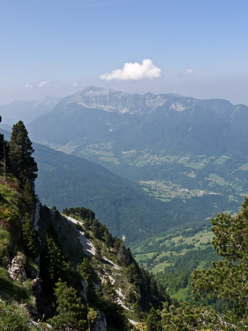 Le Grand Som au delà de la Vallée des Entremonts