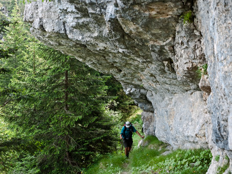 Sur la sente de la doline du Grand Glacier du Pinet