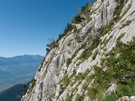 Belles canelures en montant au Pas de la Rousse