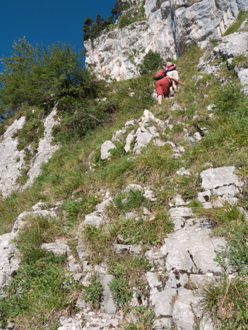 Rude montée sous le Pas de la Rousse