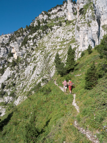 Traversée en montant au Pas de la Rousse