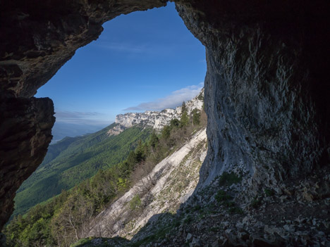 À l'entrée du Trou de la Rousse