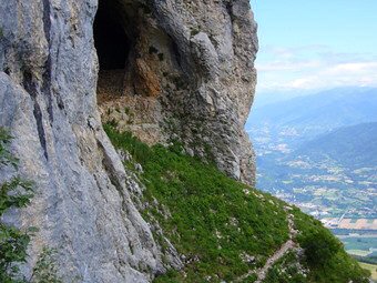 Porche du Trou de la Rousse