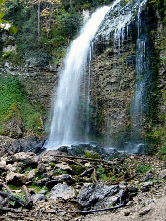 La Pisse du Guiers, cirque de Saint-Même