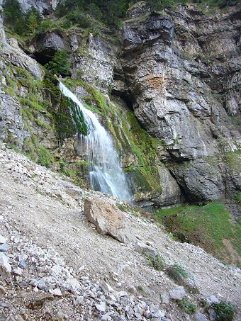 La Cascade de la Source du Guiers, cirque de Saint-Même