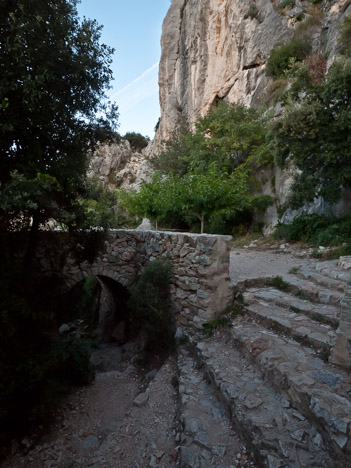 Accès à la chapelle de Saint-Ser