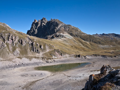 Le Lac du Grand Ban sous l'Aiguille Noire