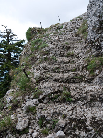 Escalier dans la descente du Pas de la Clé