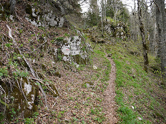 Sentier sous Font Chaude