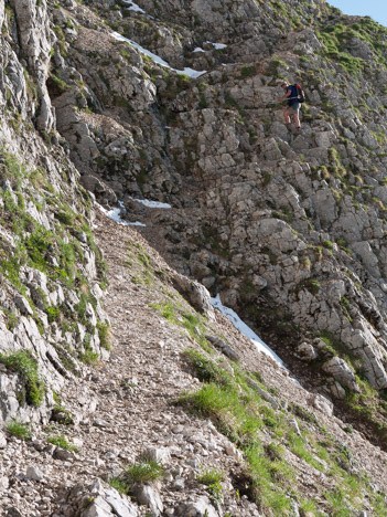 Premiers ressauts rocheux du Col des Deux Sœurs