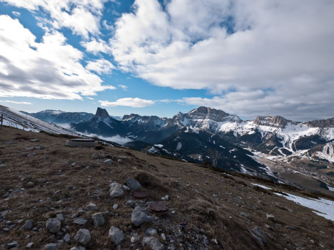 Vestiges sur la crête du Rocher du Baconnet