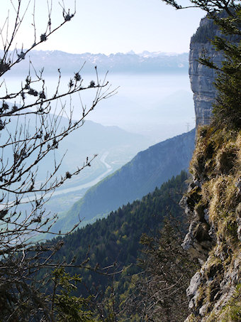 La falaise impressionante de la Sure