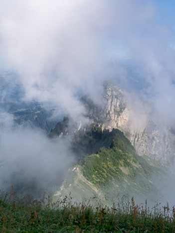 La Pointe de Nyon dans les nuages (Chablais)