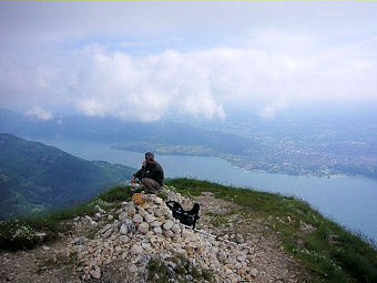 Au sommet de la Dent du Chat