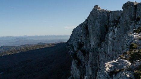 111226-provence-sainte-baume-saint-pilon-muraille.jpg