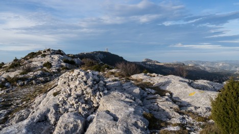 120105-provence-sainte-baume-pointe-brancaille-cairn.jpg