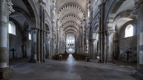 120228-bourgogne-vezelay-basilique-nef-interieur.jpg