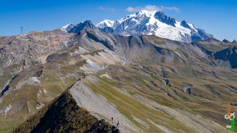 120907-beaufortain-crete-gittes-chemin-mont-blanc-randonneurs.jpg