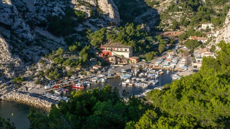 121107-calanques-morgiou-port-peche.jpg
